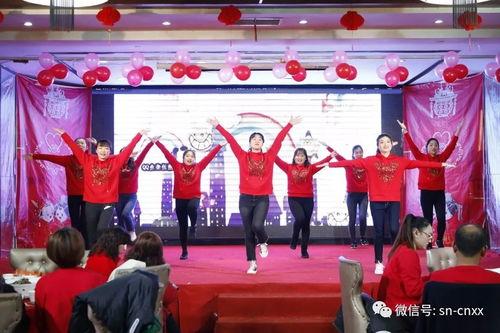 一家人手语舞视频,一家人的温暖手语舞演绎