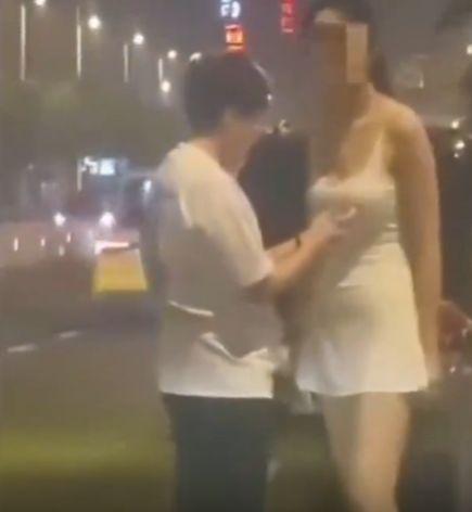 脱衣视频,揭秘脱衣视频背后的真相与反思