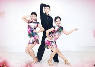 广场舞给我一个吻视频,一吻定情，舞动心弦