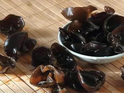 梨瓜里面有黑的可以吃吗,可食用还是弃之？