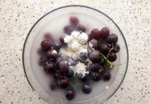 梨瓜里面有黑的可以吃吗,可食用还是弃之？