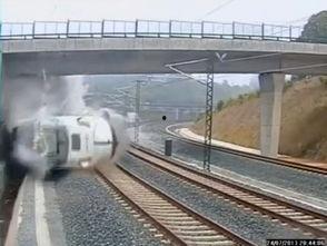 脱轨视频,惊心动魄！脱轨事故现场视频揭秘