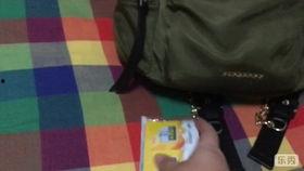 翻包视频,跟随镜头探寻日常物品背后的故事
