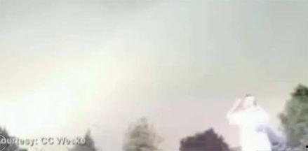 雷击视频,惊心动魄！雷击瞬间震撼画面曝光