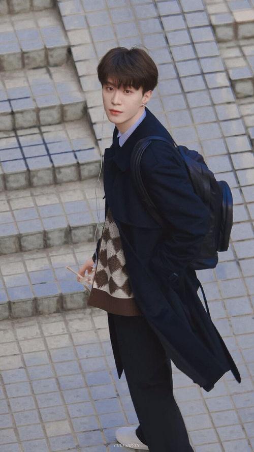 吃瓜爆料范丞丞黄明昊,娱乐圈幕后真相大揭秘